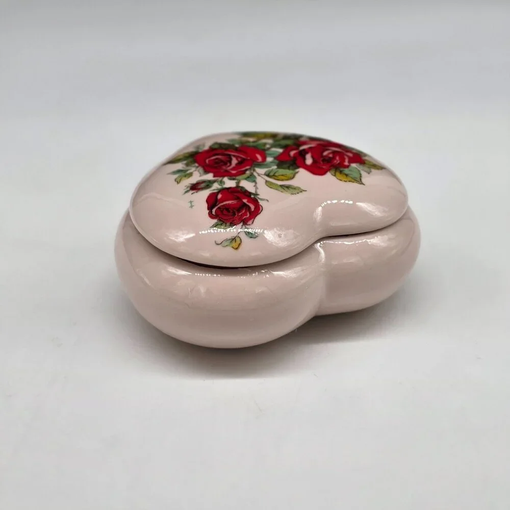 Heart-Shaped Ceramic Trinket Box With Red Rose Design For Jewelry Or Keepsakes